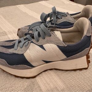 New Balance 327 Women 7.5. Used - great condition.